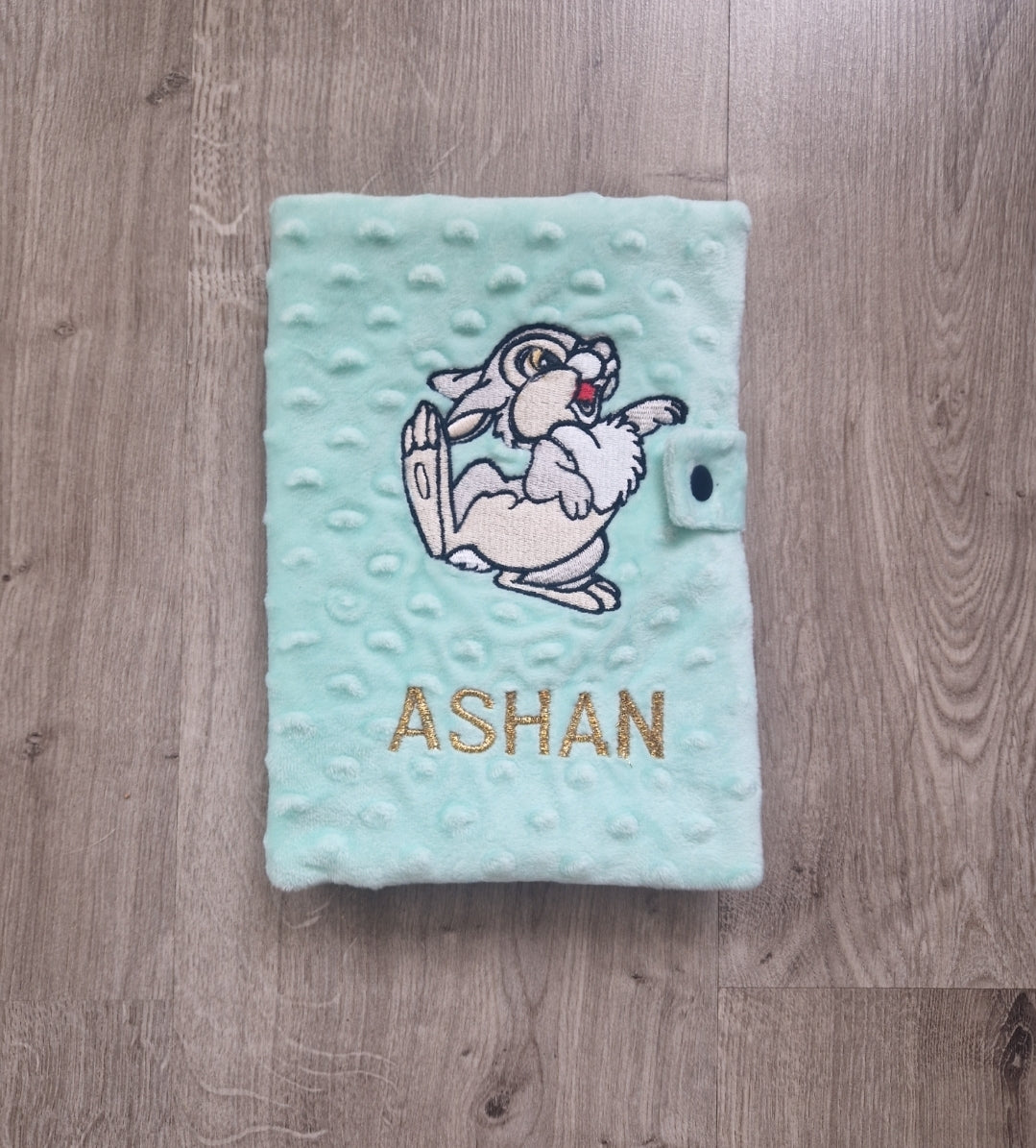 Protège-Carnet de Santé Personnalisé en Minky Doux – Broderie Lapin & Prénom Offert