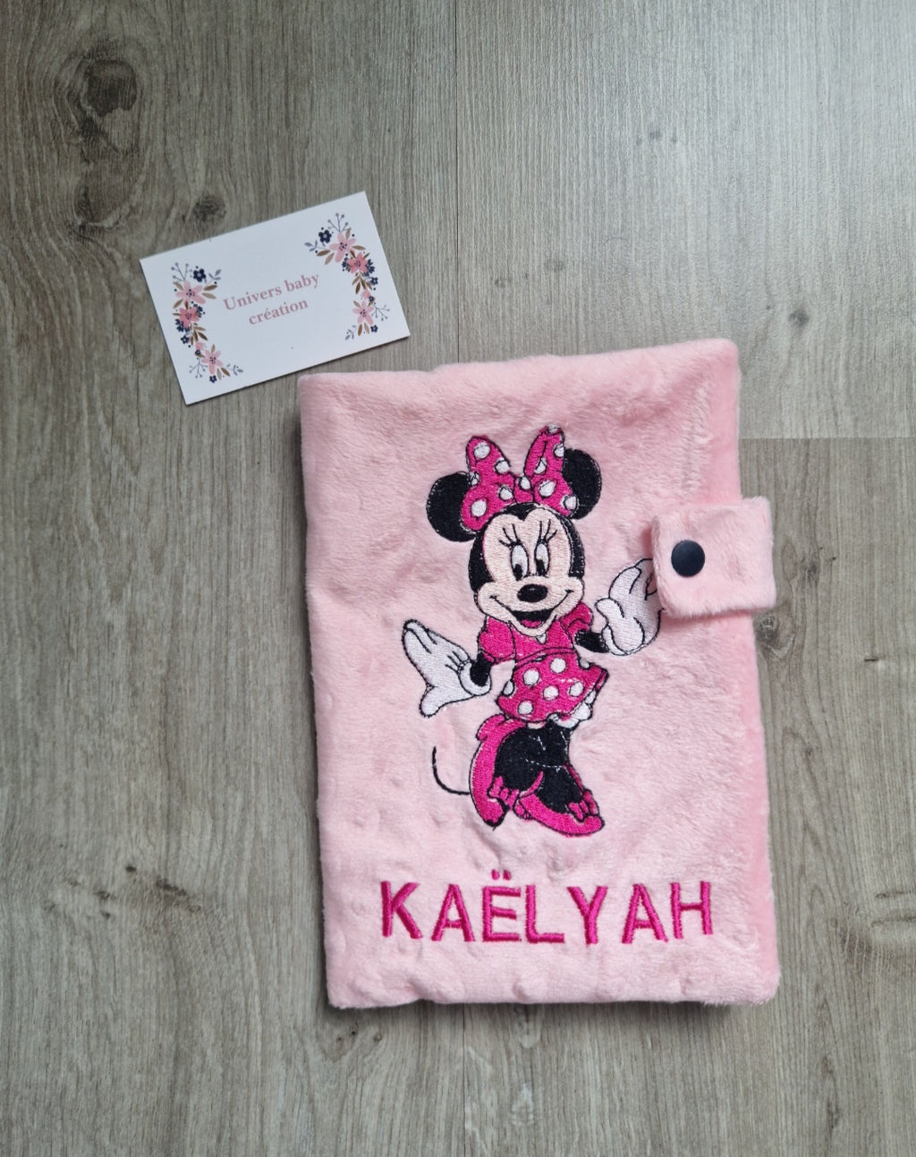 Protège-Carnet de Santé Personnalisé – Rose Minky Doux | Broderie Minnie | Cadeau Naissance pour Fille