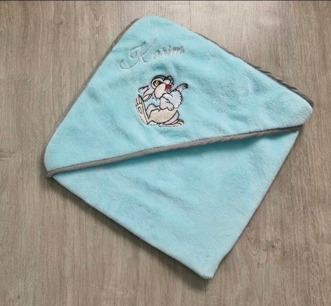Cape de bain bébé personnalisée – Modèle PANPAN – Prénom brodé