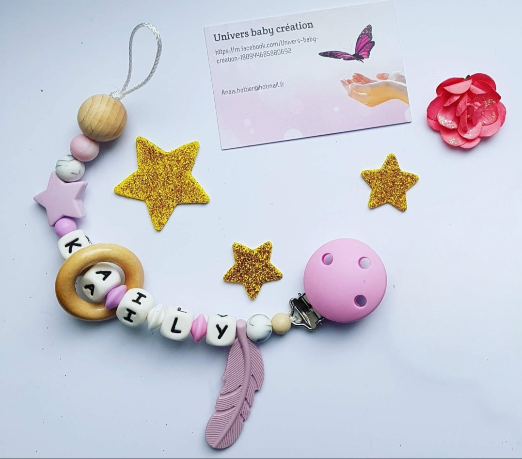 Attache tétine personnalisée bébé – Modèle étoile & plume rose