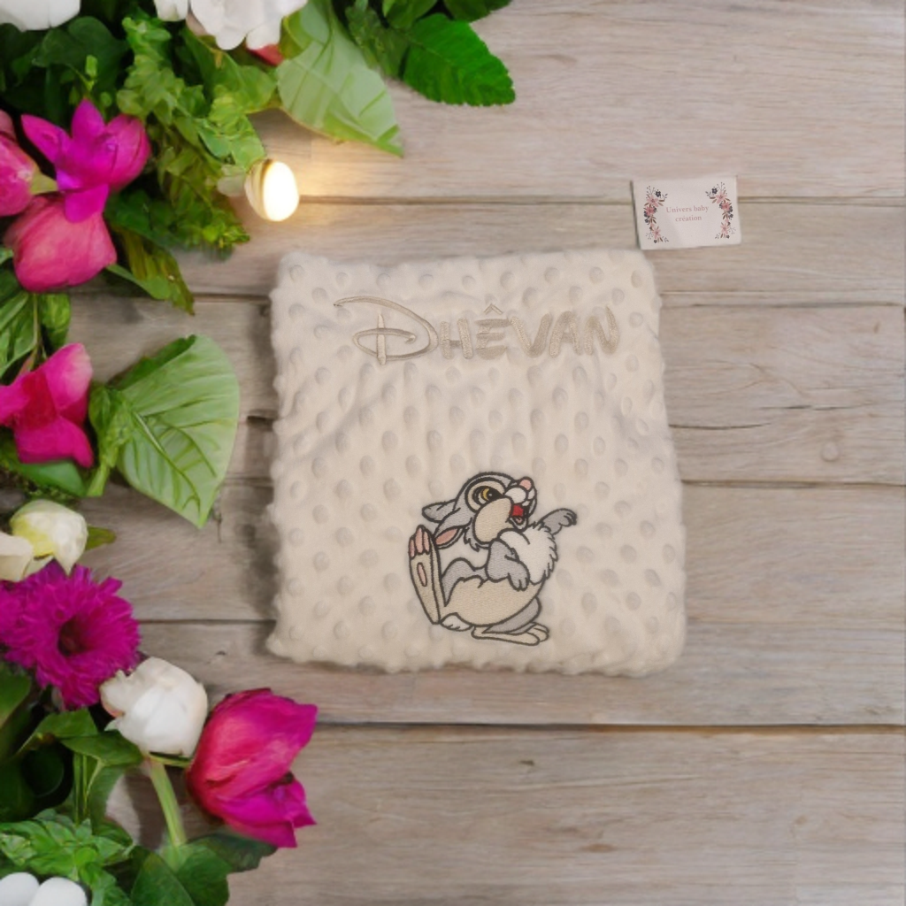 Couverture bébé personnalisée en minky – Modèle Thumper (panpan) – Douceur premium