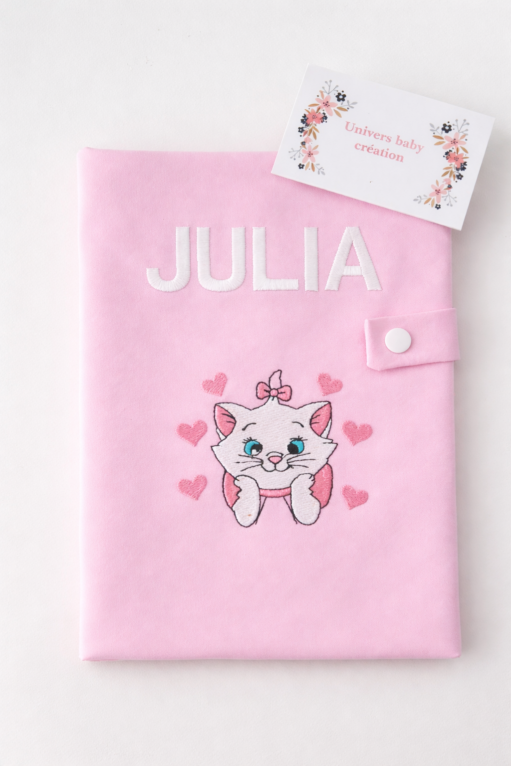 Protège-carnet de santé bébé personnalisé – Modèle Marie le chat et Prénom brodé